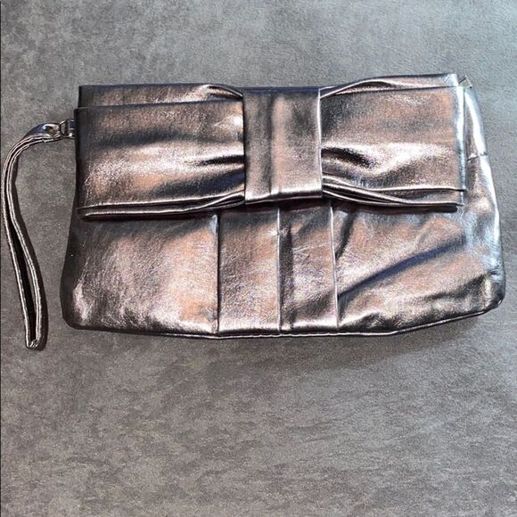 Wristlet    - Picture 1 of 3
